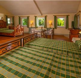 5 Bedroom Istrian Villa Estate with Large Pool and Gardens near Barban, Sleeps 12